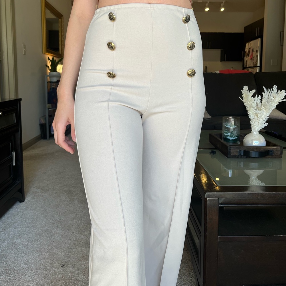 Comfy Business Flare Pant
Brand: None 
Size: S/M
Color: Nude/Gold